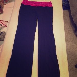 Yoga pants with pretty magenta lace band